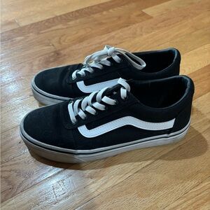 Women’s Black & White Lace Up Vans - Size 7.5